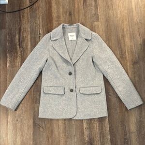 Wilfred Gray Blazer with Notched Lapels and Structured Shape